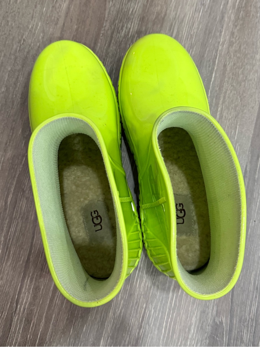 UGG’s Neon Green Waterproof Rain Boots - Picture 11 of 12